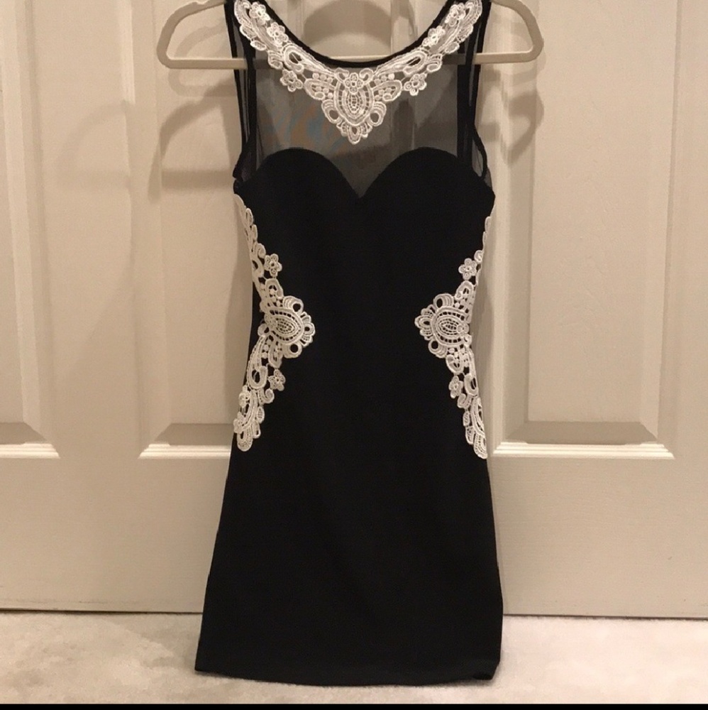 LF body on backless dress